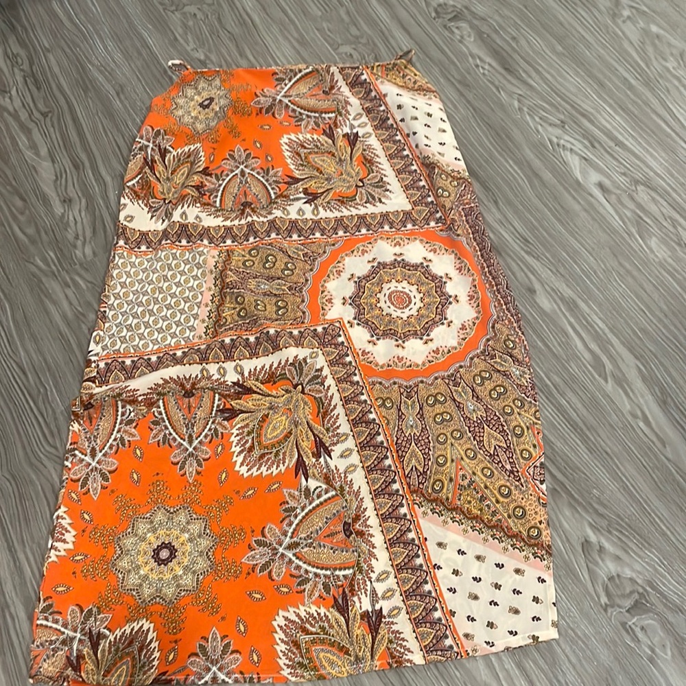 Silky skirt , zipper in the back , size medium